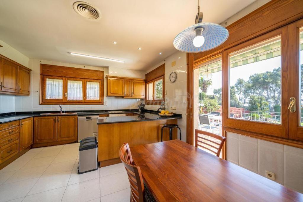 Preciosa Casa 2000 M2 Piscina Mar Barbacoa Felicidad Vila Santa Susana Exterior foto